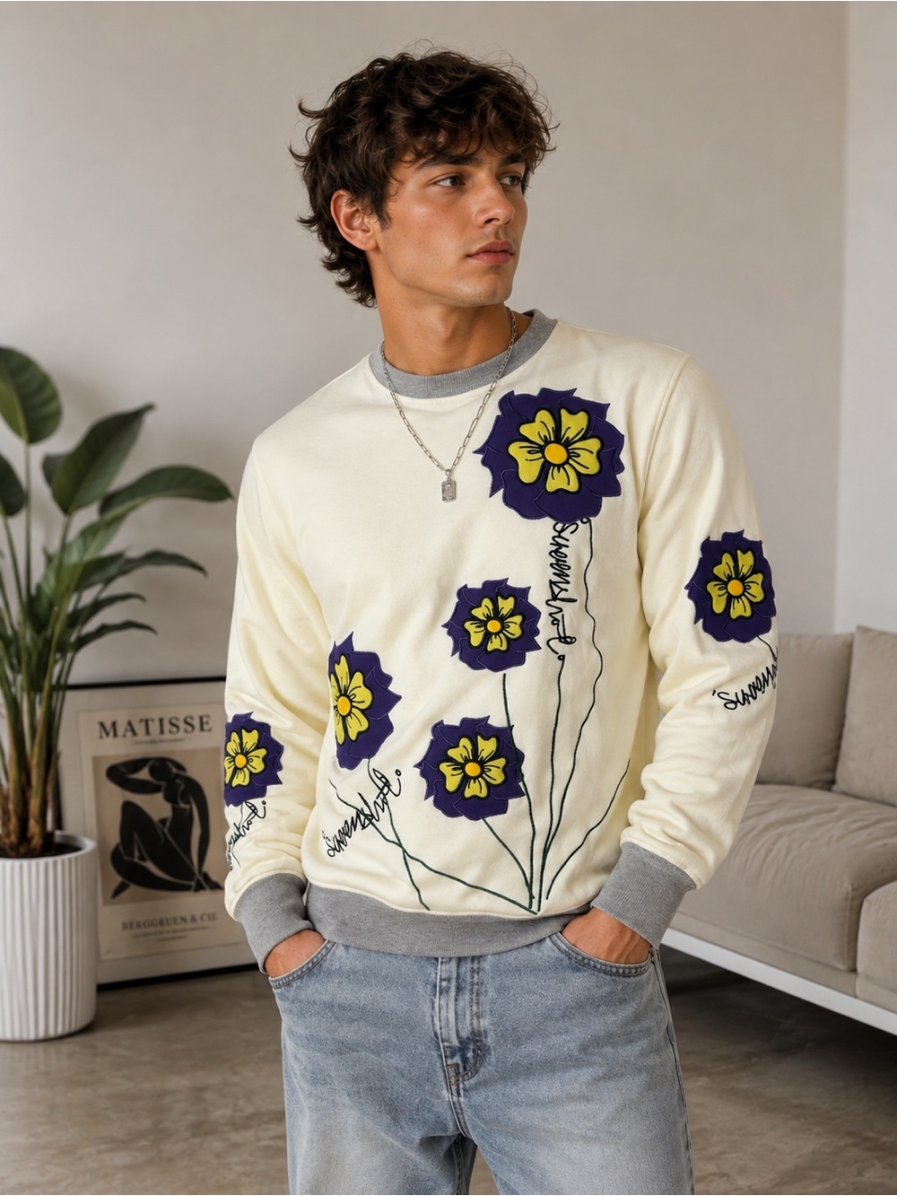NWT Screenshot Floral Appliqué Crewneck Fleece Sweatshirt Cream